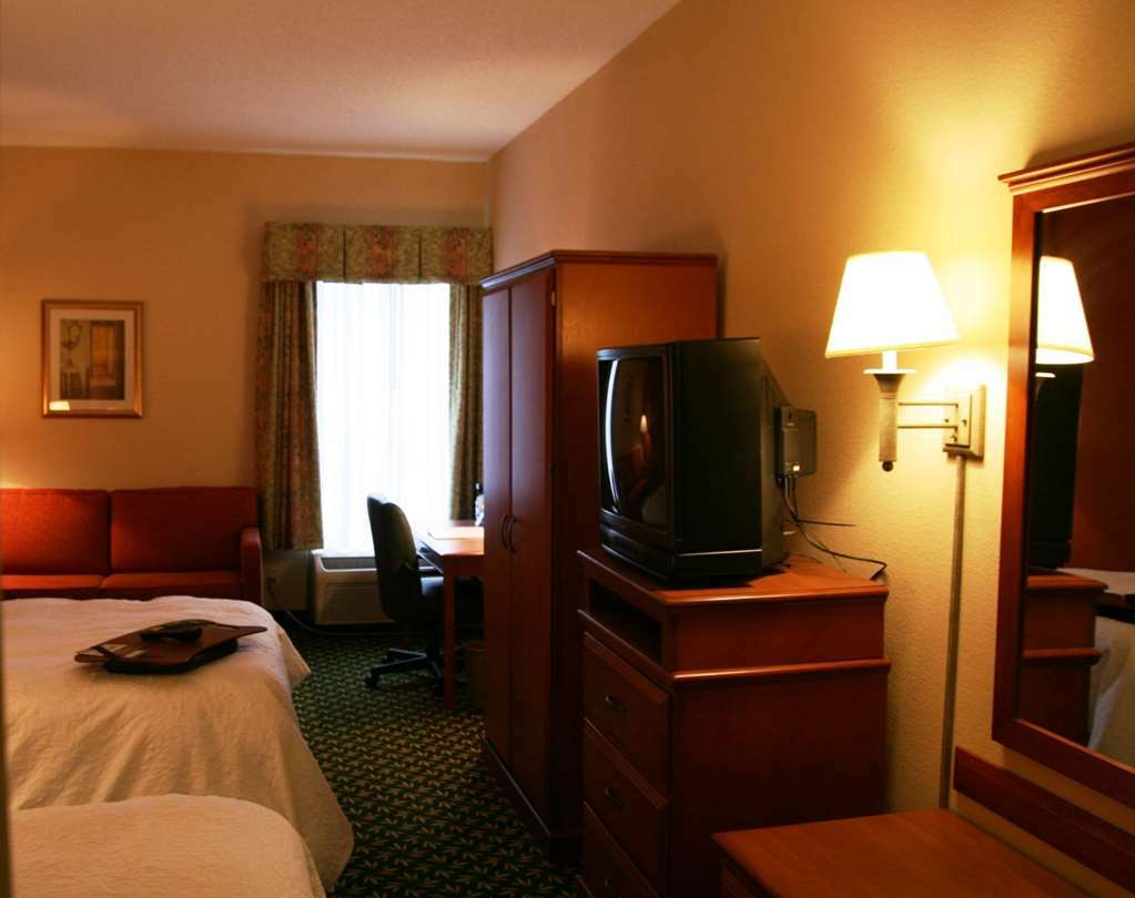 Hampton Inn By Hilton Concord/Bow Room photo